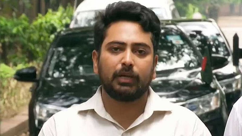 তথ্য ও সম্প্রচার এবং ডাক, টেলিযোগাযোগ ও তথ্যপ্রযুক্তি উপদেষ্টা নাহিদ ইসলাম গণভবন পরিদর্শন শেষে সাংবাদিকদের সঙ্গে কথা বলেন।