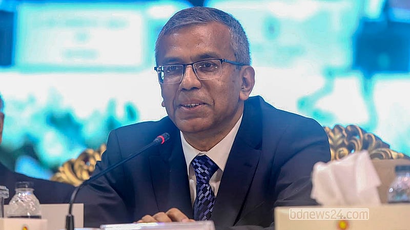 ২০২৬-২৭ অর্থবছরের বাজেট উপস্থাপনের পরদিন ঢাকায় ওসমানী স্মৃতি মিলনায়তনে সাংবাদিকদের প্রশ্নের উত্তর দেন বাংলাদেশ ব্যাংকের গভর্নর মোস্তাকুর রহমান