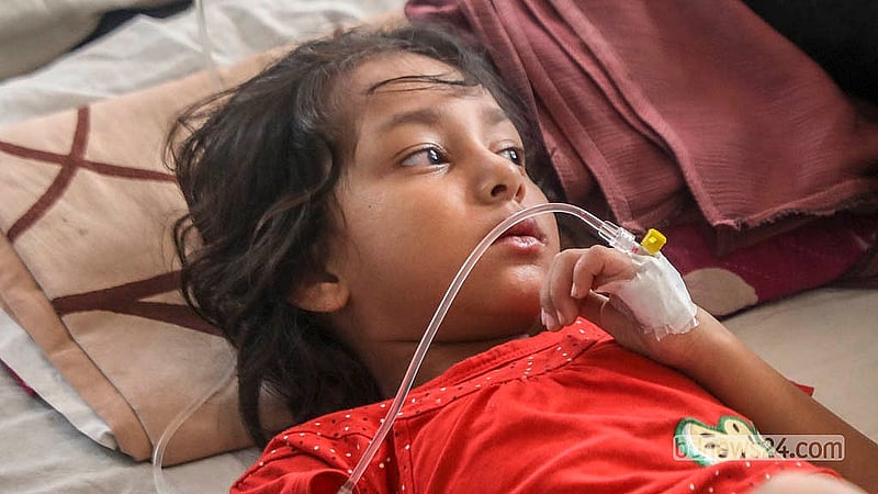 রাজধানীর মুগদা মেডিকেল কলেজ হাসপাতালে ডেঙ্গু নিয়ে ভর্তি হয়েছে শিশু তাহিয়া