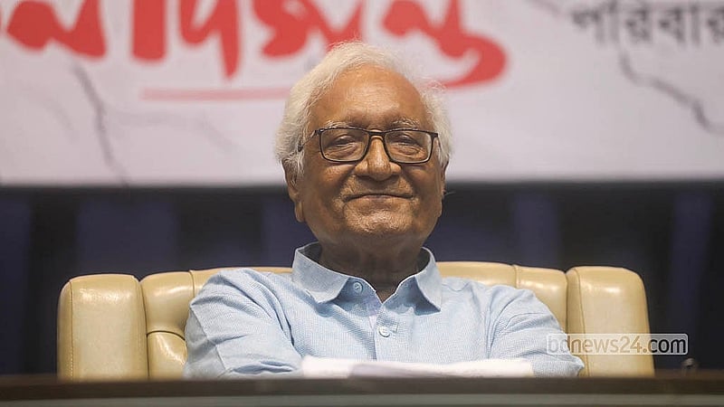 বাংলা একাডেমির আবদুল করিম সাহিত্য বিশারদ মিলনায়তনে মঙ্গলবার ৯১তম জন্মদিন উদযাপনের অনুষ্ঠানে অধ্যাপক সিরাজুল ইসলাম চৌধুরী