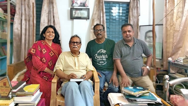 যতীন সরকারের সঙ্গে বনশ্রী ডলি, মোস্তাফিজুর রহমান ও বিপ্লব সাহা।  