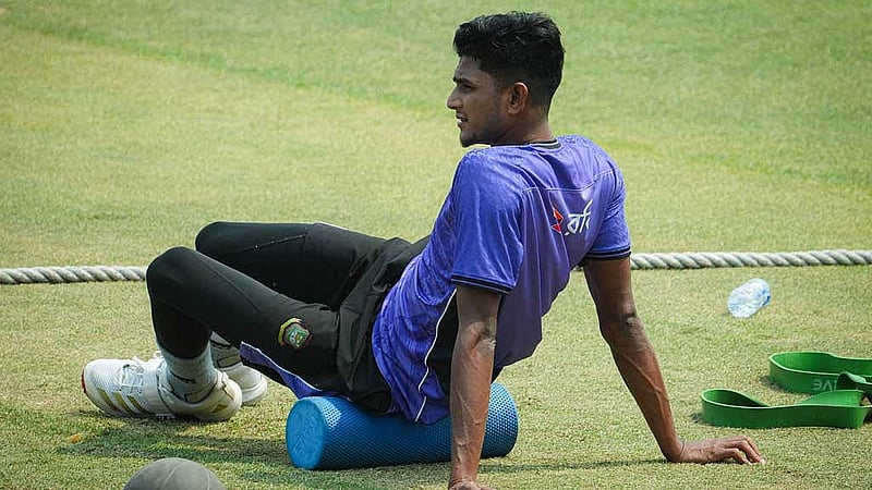 মাঠে ফিরতে ছয় থেকে আট সপ্তাহ সময় লাগবে নাহিদ রানার। ছবি: বিসিবি।