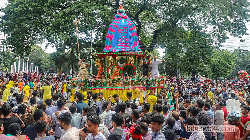 উল্টো রথ টানার মধ্য দিয়ে শুক্রবার শেষ হল সনাতন ধর্মাবলম্বীদের রথযাত্রা উৎসব