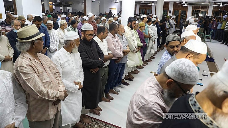 প্রবীণ আওয়ামী লীগ নেতা তোফায়েল আহমেদের প্রথম জানাজা হয়েছে ধানমন্ডির তাকওয়া মসজিদে।