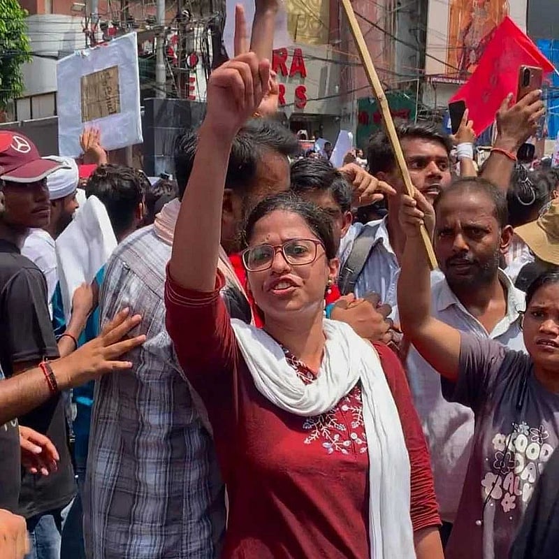 পাটনার ৩০ বছর বয়সী তরুণী ও প্রায় এক দশক ধরে ছাত্র আন্দোলনের সঙ্গে যুক্ত বারুণী পূর্বা। ছবি: বিবিসি