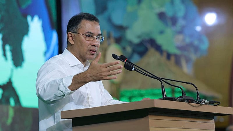 রাজধানীর চীন মৈত্রী সম্মেলন কেন্দ্রে বৃহস্পতিবার পরিবেশ দিবস উপলক্ষে আয়োজিত অনুষ্ঠানে প্রধানমন্ত্রী তারেক রহমান