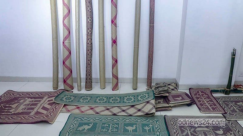 রাজধানীর ধানমন্ডি সফিউদ্দীন শিল্পালয়ে বৃহস্পতিবার শুরু হয়েছে ঐতিহ্যের শীতলপাটি নিয়ে তিন দিনের গবেষণাভিত্তিক প্রদর্শনী