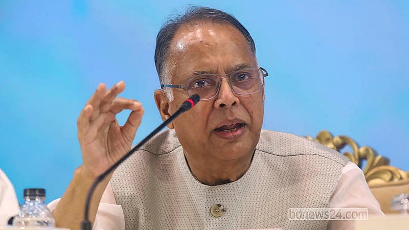 ঢাকার ওসমানী স্মৃতি মিলনায়তনে বাজেট পরবর্তী সংবাদ সম্মেলনে সাংবাদিকদের সঙ্গে কথা বলেন বিদ্যুৎ ও জ্বালানিমন্ত্রী ইকবাল হাসান মাহমুদ টুকু
