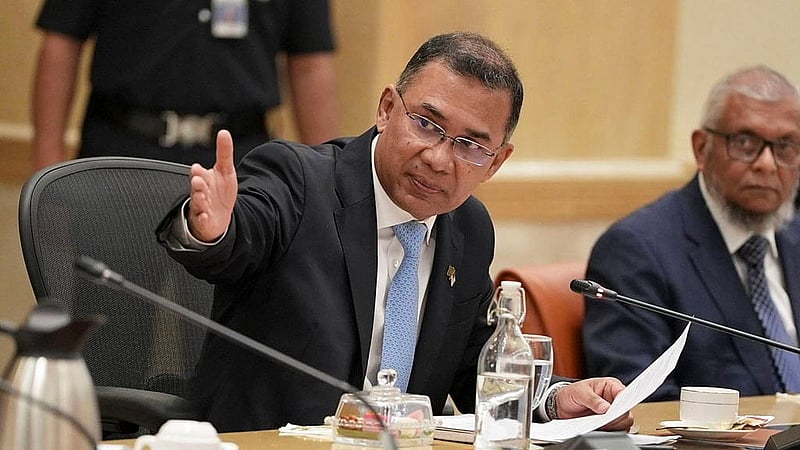 মালয়েশিয়ার প্রশাসনিক রাজধানী পুত্রাজায়ার প্রধানমন্ত্রীর কার্যালয় ‘পরদানা পুত্রা’য় সোমবার সকালে বাংলাদেশ-মালয়েশিয়া দ্বিপক্ষীয় বৈঠকে প্রধানমন্ত্রী তারেক রহমান