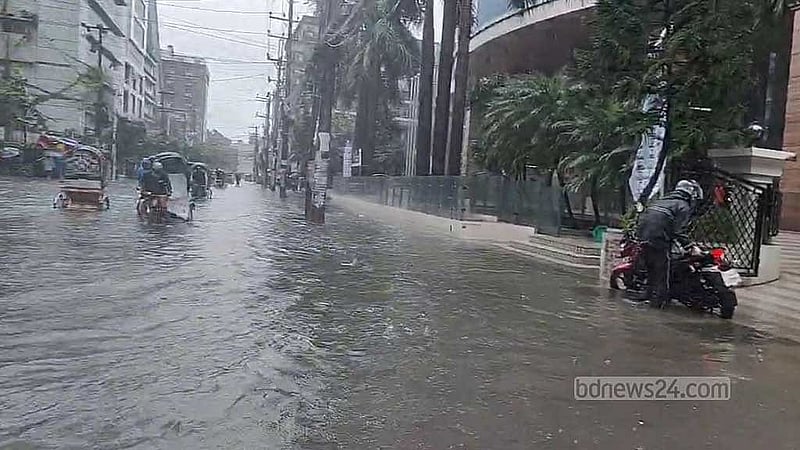 নগরীর আগ্রাবাদ বাণিজ্যিক এলাকা। ছবি- সুমন বাবু
