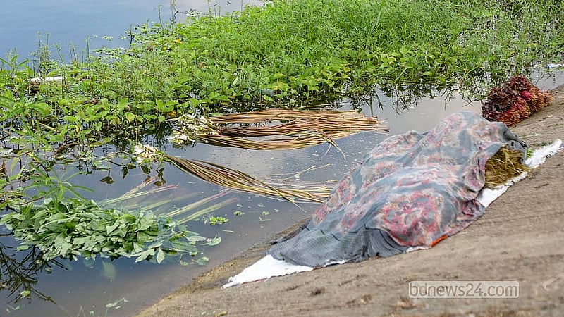 তরতাজা রাখার জন্য দীর্ঘ সময় পানিতে ভিজিয়ে রাখা হয় শাক। এ পানির সঙ্গে মাতুয়াইল বর্জ্য শোধন কেন্দ্রের সংযোগ থাকায় নানা জীবাণু মেশার ঝুঁকি রয়েছে