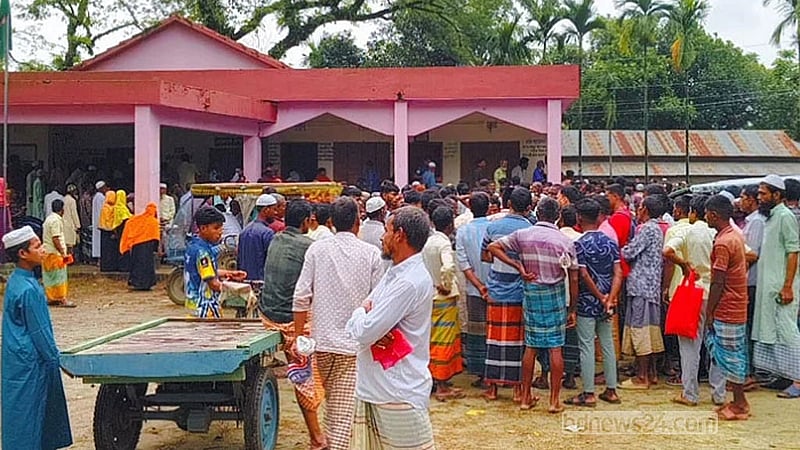 সুনামগঞ্জের ধর্মপাশা উপজেলার পাইকুরাটি ইউনিয়নে সরকারি সহায়তার তালিকায় অনিয়মের অভিযোগ তুলে বিক্ষোভ করেছেন বন্যায় ক্ষতিগ্রস্ত কৃষকরা।