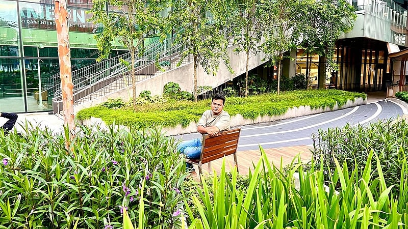 সিটি সেন্টারে লেখক।