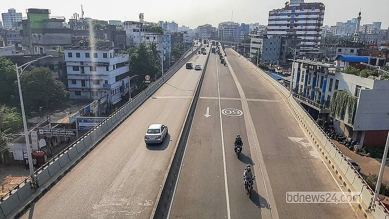 ঈদের ছুটি শেষ হলেও সোমবার প্রথম কর্মদিবসে ঢাকার হানিফ ফ্লাইওভার যানবাহনের চাপ ছিল কম