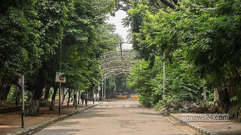 আওয়ামী লীগের ৭৭তম প্রতিষ্ঠাবার্ষিকীর দিনে মঙ্গলবার জনশূন্য ধানমন্ডি ৩২ নম্বর সড়ক