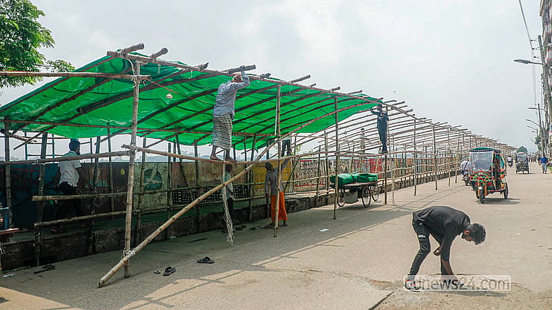 বুড়িগঙ্গা বেড়িবাধ সড়কে বসানো হয়েছে পোস্তগোলা শ্মশানঘাট পশুর হাট। তবে বেচাকেনা এখনো শুরু হয়নি