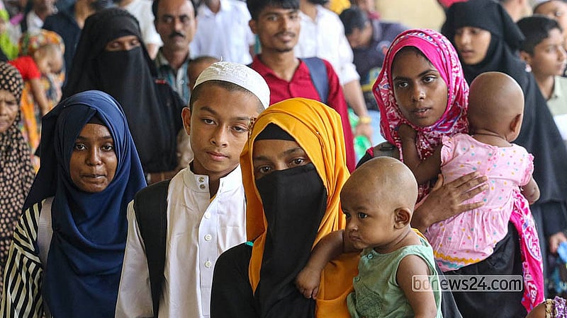 কোরবানির ঈদের টানা সাত দিনের ছুটি শেষ হয় রোববার। এদিন পরিবার নিয়ে ঢাকায় ফেরে হাজারো পরিবার।
