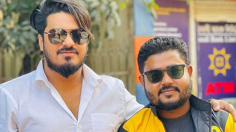 জেলা ছাত্রলীগের সভাপতি তামজিদুল রশিদ চৌধুরী রিয়ান তার ফেইসবুকে প্রান্তের সঙ্গে তোলা ছবি সংযুক্ত করে পোস্টে দিয়েছেন।