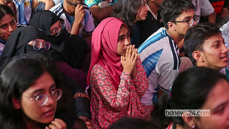 আর্জেন্টিনাকে হারিয়ে স্পেনের বিশ্বকাপ জয়ে ঢাকা বিশ্ববিদ্যালয়ের হাজী মুহম্মদ মুহসীন হল মাঠে বিমর্ষ আর্জেন্টিনার সমর্থকরা