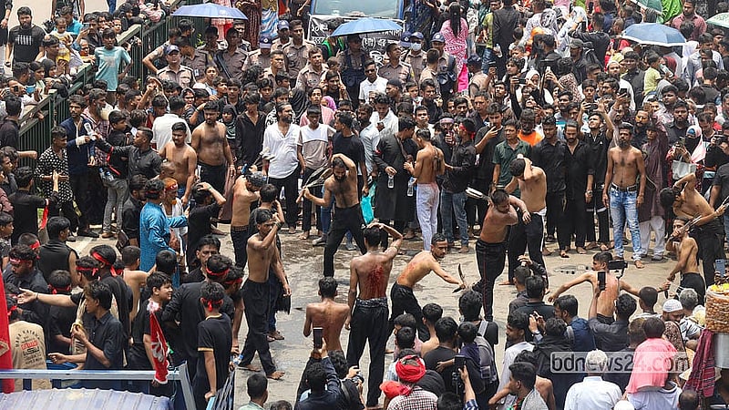 রাজধানীতে তাজিয়া মিছিলে ‘হায় হোসেন, হায় হোসেন’ মাতমে কারবালার বিয়োগান্তক ঘটনা স্মরণ করেন শিয়া মুসলিমরা