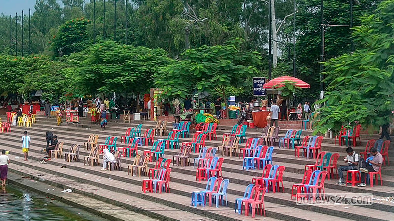 সংসদ ভবন এলাকার অর্ধশতাধিক দোকান ব্যবহার করছে ক্রিসেন্ট লেকের দূষিত পানি