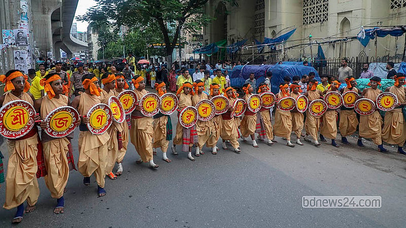 আন্তর্জাতিক কৃষ্ণ ভাবনামৃত সংঘের (ইসকন) স্বামীবাগ আশ্রম থেকে বৃহস্পতিবার বিকালে বের হয় রথযাত্রা