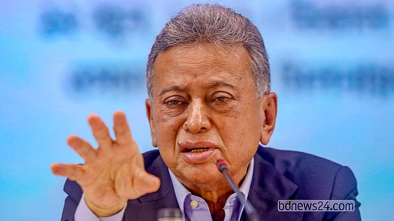 ঢাকার ওসমানী স্মৃতি মিলনায়তনে শুক্রবার বাজেট পরবর্তী সংবাদ সম্মেলনে সাংবাদিকদের নানা প্রশ্নের উত্তর দেন অর্থমন্ত্রী আমির খসরু মাহমুদ চৌধুরী। ছবি: শামছুল হক রিপন