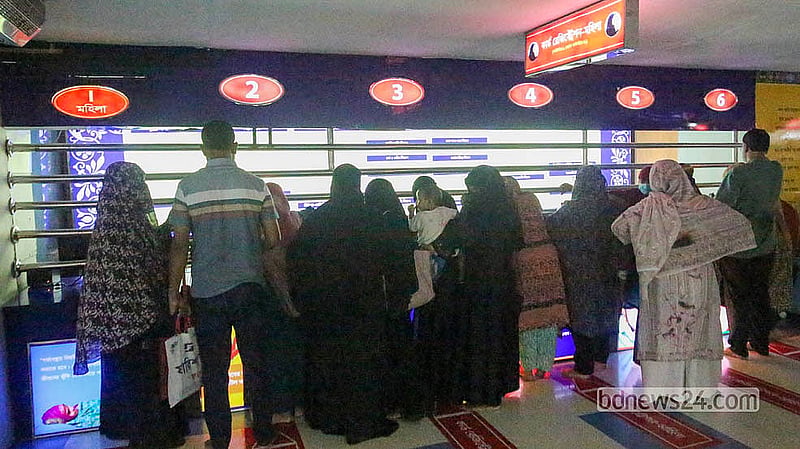 লাইসেন্স ফিরে পাওয়ায় ঢাকার আদ-দ্বীন মেডিকেল কলেজ হাসপাতালের বহির্বিভাগ, অন্তর্বিভাগ ও জরুরি বিভাগে বেড়েছে রোগী ও স্বজনদের উপস্থিতি