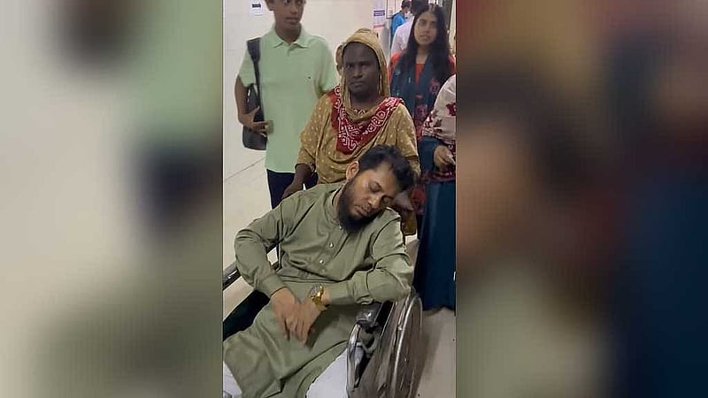 হাসপাতালে প্রধান শিক্ষক শফিকুল ইসলাম
