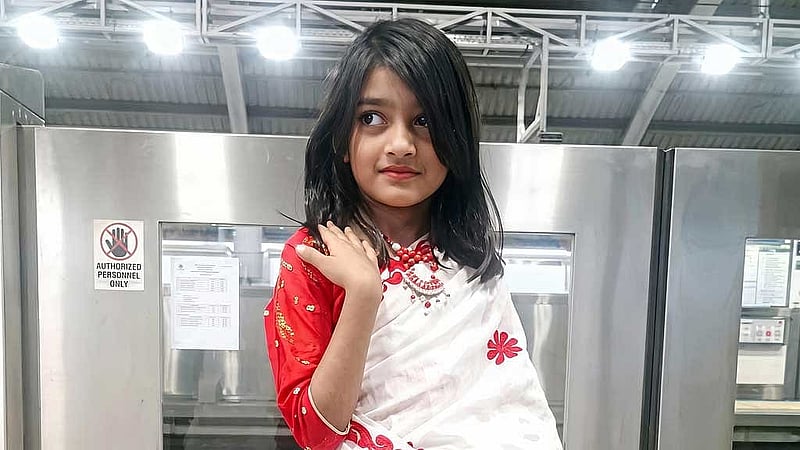 রামিসা—নিষ্পাপ এক জোড়া চোখ, বুকে ছিল কতশত রঙিন স্বপ্ন। বিচার হয়তো মিলেছে, কিন্তু মা-বাবার শূন্য কোলে কি আর কখনো ফিরবে?