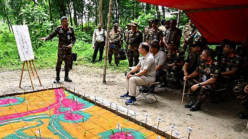 মানিকগঞ্জের সিংগাইরে মঙ্গলবার সেনাবাহিনীর নবম পদাতিক ডিভিশনের গ্রীষ্মকালীন মহড়া পরিদর্শন করেন প্রধানমন্ত্রী তারেক রহমান