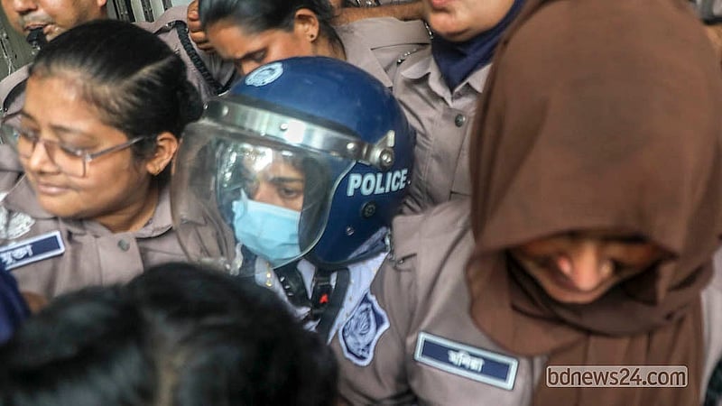 ঢাকার পল্লবীতে আট বছরের শিশু রামিসা আক্তার ধর্ষণ ও হত্যার মামলায় স্বপ্না আক্তারকে মৃত্যুদণ্ড দেয় ঢাকা মহানগর শিশু সহিংসতা দমন ট্রাইব্যুনাল