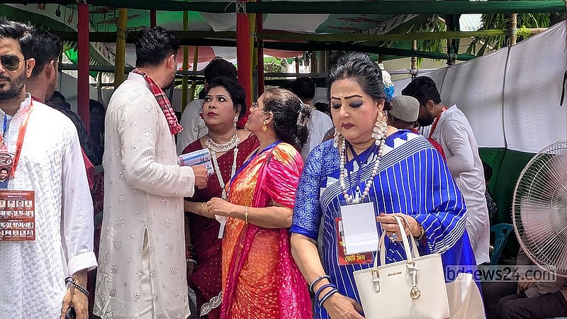 নির্বাচন কমিশনার খোরশেদ আলম খসরু জানিয়েছেন, দুপুর ১ টা পর্যন্ত ১০২ টা ভোট পড়েছে।