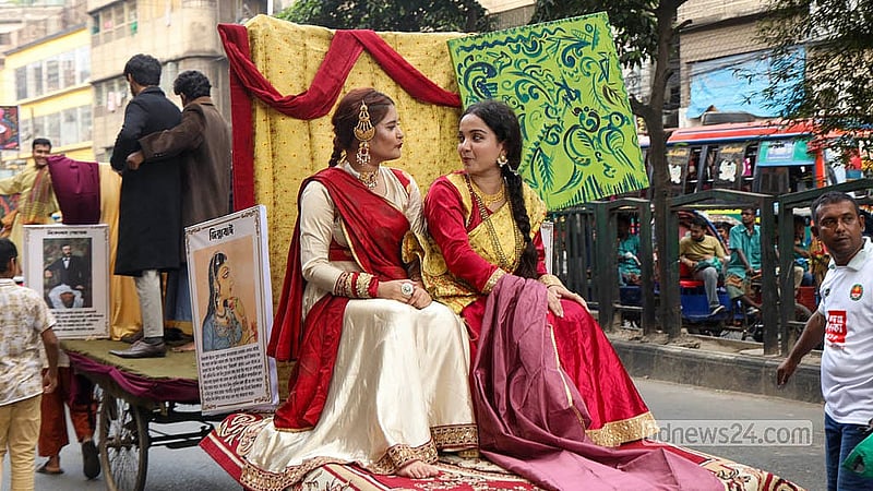 রাজধানী ঢাকার ৪১৬ বছর পূর্তি উপলক্ষে ‘হৃদয়ে ঢাকা ৪১৬’ উৎসব উদযাপন করছে ঢাকা দক্ষিণ সিটি করপোরেশন। এর অংশ হিসেবে শুক্রবার বর্ণাঢ্য শোভাযাত্রা বের করা হয়