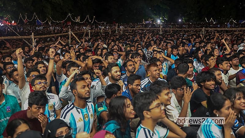 আর্জেন্টিনাকে হারিয়ে স্পেনের বিশ্বকাপ জয়ে ঢাকা বিশ্ববিদ্যালয়ের হাজী মুহম্মদ মুহসীন হল মাঠে বিমর্ষ আর্জেন্টিনার সমর্থকরা