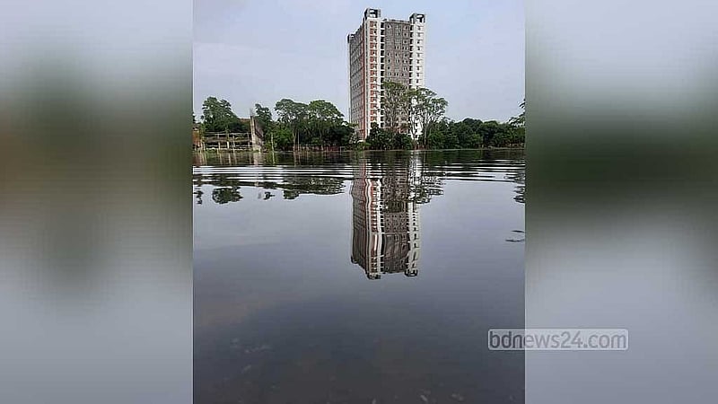 কেন্দ্রীয় খেলার মাঠ।