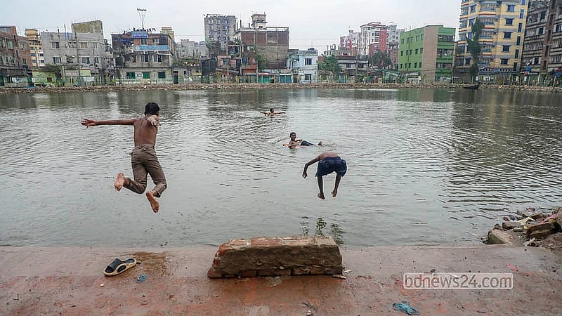 দখলমুক্ত করার পর গেন্ডারিয়ার ডিআইটি পুকুর এখন ব্যবহার উপযোগী হয়ে উঠেছে