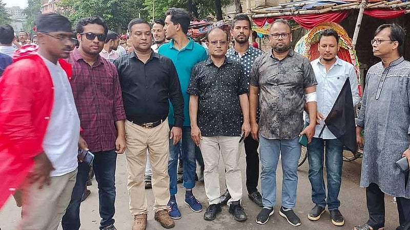 মোড়েলগঞ্জে স্থানীয় বিএনপির রাজনীতির সঙ্গে অধ্যাপক ওবায়দুল ইসলাম সম্পৃক্ত হলে তার একনিষ্ঠ কর্মী হয়ে কাজ করেন মেয়র।