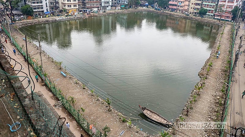 দখলের কারণে অস্তিত্ব হারাতে বসেছিল গেন্ডারিয়ার ডিআইটি পুকুরটি। সেখানে উচ্ছেদ অভিযান চালিয়ে অবৈধ স্থাপনা সরিয়ে ফেলেছে রাজউক