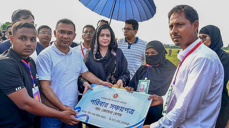 কক্সবাজারের পেকুয়া উপজেলার মেহেরনামা বাজারপাড়ায় শনিবার শহীদ ওয়াসিমের কবর জিয়ারত করেন প্রধানমন্ত্রী তারেক রহমান। পরে ওয়াসিমের মা জোসনা বেগমের নামে ২০ লাখ টাকার পরিবার সঞ্চয়পত্র হস্তান্তর করা হয়
