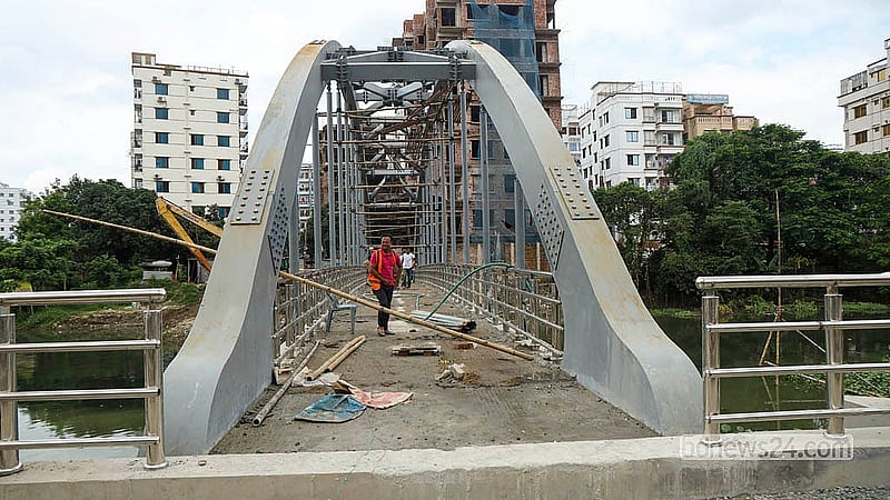 আফতাবনগর ও বনশ্রীর মধ্যকার খালে পায়ে হাঁটার সেতুট চালু হলে দুই এলাকার মানুষের যাতায়াতে ভোগান্তি নিরসন হবে