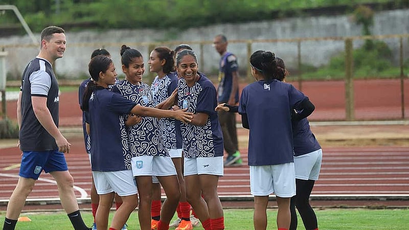ফাইনালের আগের দিন অনুশীলনে ব্যস্ত বাংলাদেশ দল। ছবি: বাফুফে
