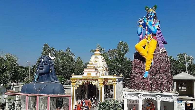 গাইবান্ধার পলাশবাড়ীতে সম্প্রতি রাম বিগ্রহ নির্মাণের উদ্যোগ নেন হরিদাস।