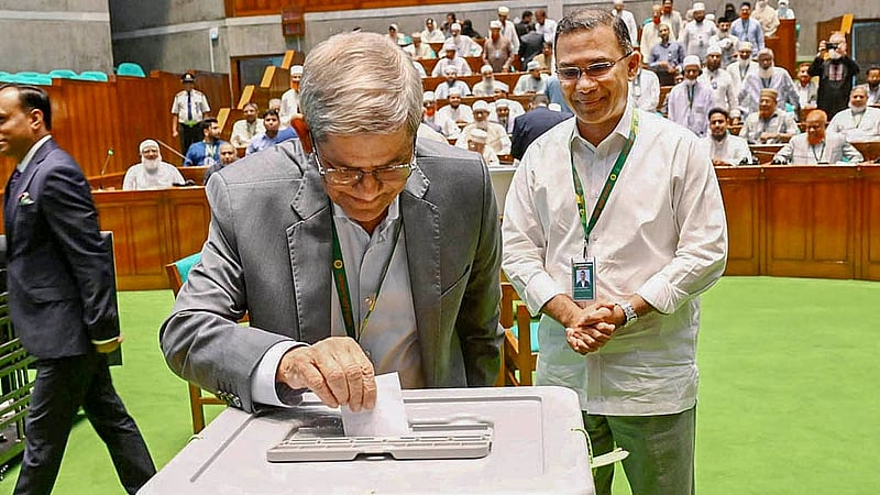 জাতীয় সংসদে বৃহস্পতিবার রাষ্ট্রপতি নির্বাচনে ভোট দেন সংসদ সদস্য মির্জা ফখরুল ইসলাম আলমগীর