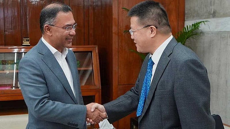 প্রধানমন্ত্রী তারেক রহমানের সঙ্গে সংসদ ভবনে তার কার্যালয়ে বৃহস্পতিবার সাক্ষাৎ করেন ঢাকায় চীনের রাষ্ট্রদূত ইয়াও ওয়েন।