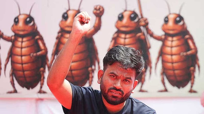 সুপ্রিম কোর্টের প্রধান বিচারপতির কটাক্ষকে পুঁজি করে ভারতে সাড়াজাগানো ‘ককরোচ জনতা পার্টি’ (সিজেপি) গড়ে তোলা ৩০ বছর বয়সী দলিত তরুণ অভিজিৎ দীপকে। ছবি: রয়টার্স