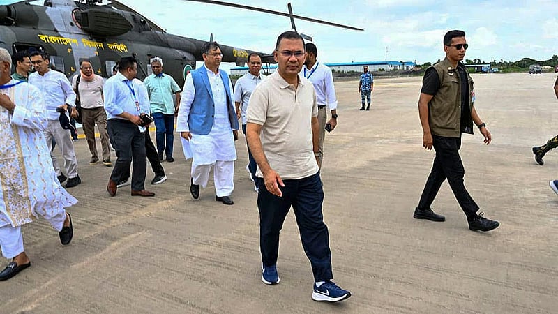 প্রধানমন্ত্রী তারেক রহমান রোববার কক্সবাজারের মহেশখালীতে ১,২০০ মেগাওয়াট মাতারবাড়ী আলট্রা-সুপারক্রিটিক্যাল কয়লাভিত্তিক বিদ্যুৎকেন্দ্র পরিদর্শন করেন