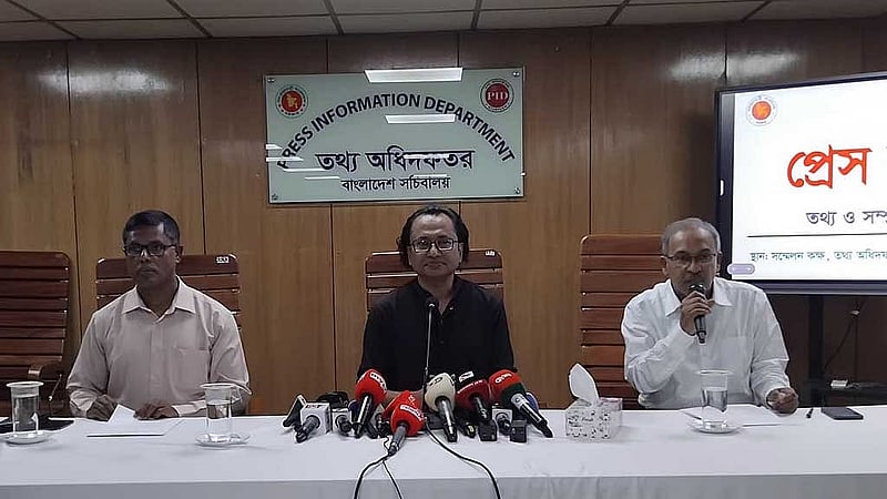 তথ্য মন্ত্রণালয়ে নিয়মিত ব্রিফিংয়ে বক্তব্য রাখেন প্রধানমন্ত্রীর তথ্য বিষয়ক উপদেষ্টা জাহেদ উর রহমান।