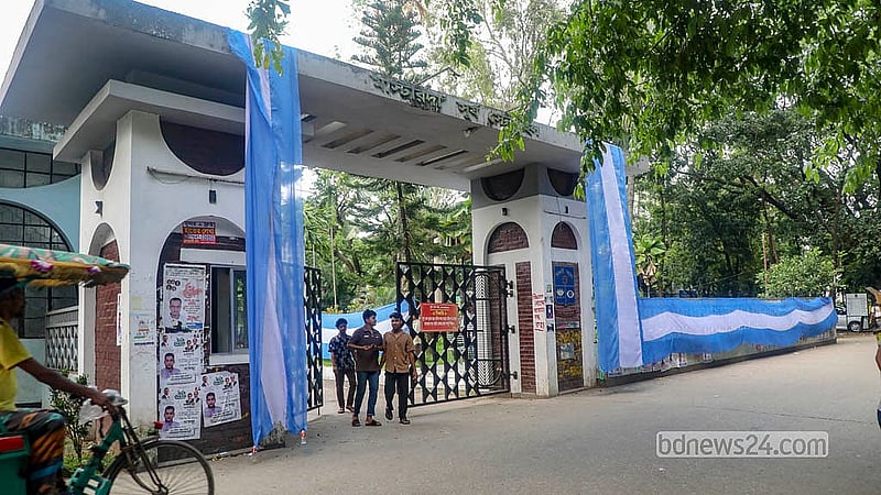 ঢাকা বিশ্ববিদ্যালয়ের অনেক হল সেজেছে ফুটবল বিশ্বকাপে অংশগ্রহণ করা বিভিন্ন দেশের পতাকায়