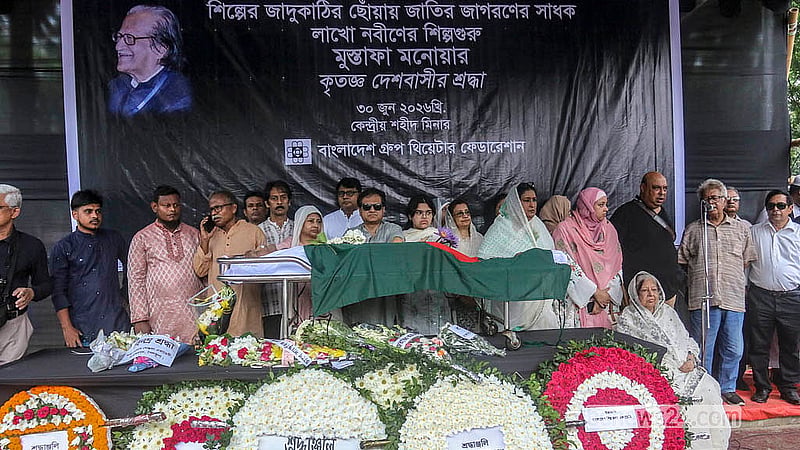 বরেণ্য চিত্রশিল্পী মুস্তাফা মনোয়ারকে মঙ্গলবার সর্বসাধারণের শ্রদ্ধা নিবেদনের জন্য কেন্দ্রীয় শহীদ মিনারে আনা হয়